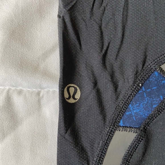 Cute RARE cropped lululemon leggings - Picture 3 of 3